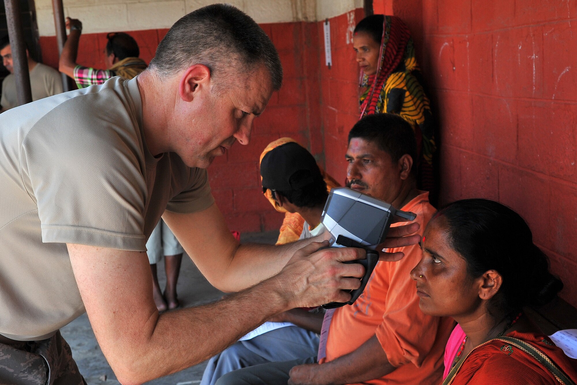 U.S. Air Force Master Sgt. Robert Shaw, Operation Pacific Angel-Nepal optometry technician, performs auto refraction screening on patients at a health services outreach site in Manahari, Nepal, Sept. 8, 2014. PACANGEL supports U.S. Pacific Command’s capacity-building efforts by partnering with other governments, non-governmental agencies and multilateral militaries in the respective region to provide medical, dental, optometry and engineering assistance to their citizens. (U.S. Air Force photo by Staff Sgt. Melissa B. White/Released)