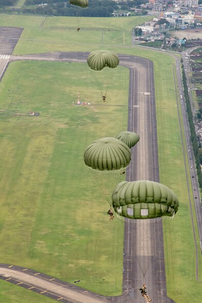 U.S. Soldiers with the 1st Battalion, 1st Special Forces Group (Airborne) conduct an airdrop jump demonstration from a C-130 Hercules over Yokota Air Base, Japan, during the Japanese-American Friendship Festival Sept. 7, 2014. Yokota welcomed approximately 148,000 visitors during the two-day festival. (U.S. Air Force photo by Senior Airman Michael Washburn/Released)
