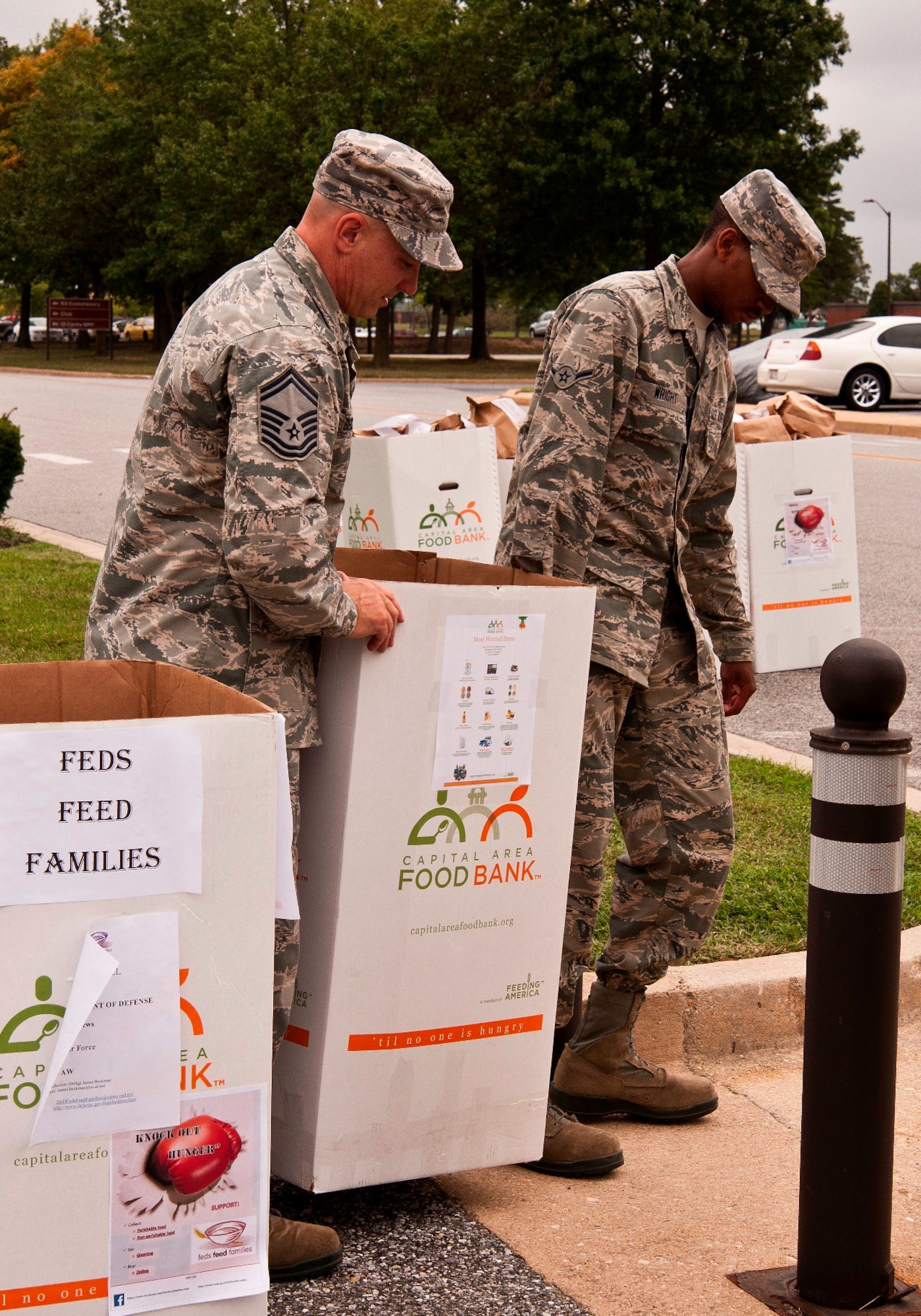 Senior Master Sgt. James Beckman, 89th Airlift Wing, and Airman Jabari Wright, 11th Logistics Readiness Squadron, move an approximate 150-pound box of food on an 11th LRS “bread truck” near the 89th AW headquarters building, Joint Base Andrews, Md., Sept. 9, 2014. The box was one of 17 and will be delivered to Waldorf to feed less-fortunate families in that area. (U.S. Air Force photo by Master Sgt. Kevin Wallace/RELEASED)