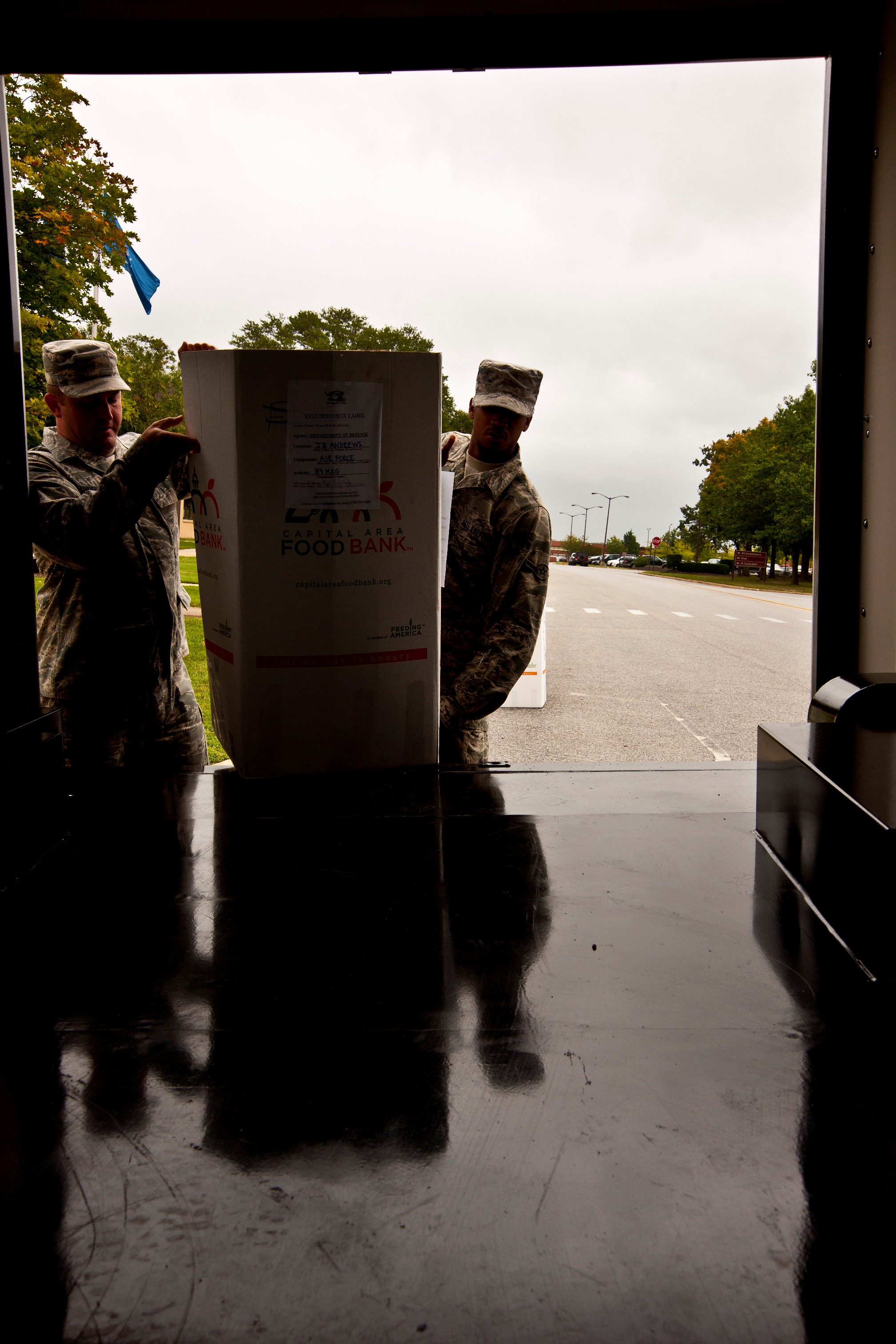 89th AW and 11th LRS Airmen collect food, feed hungry Waldorf families