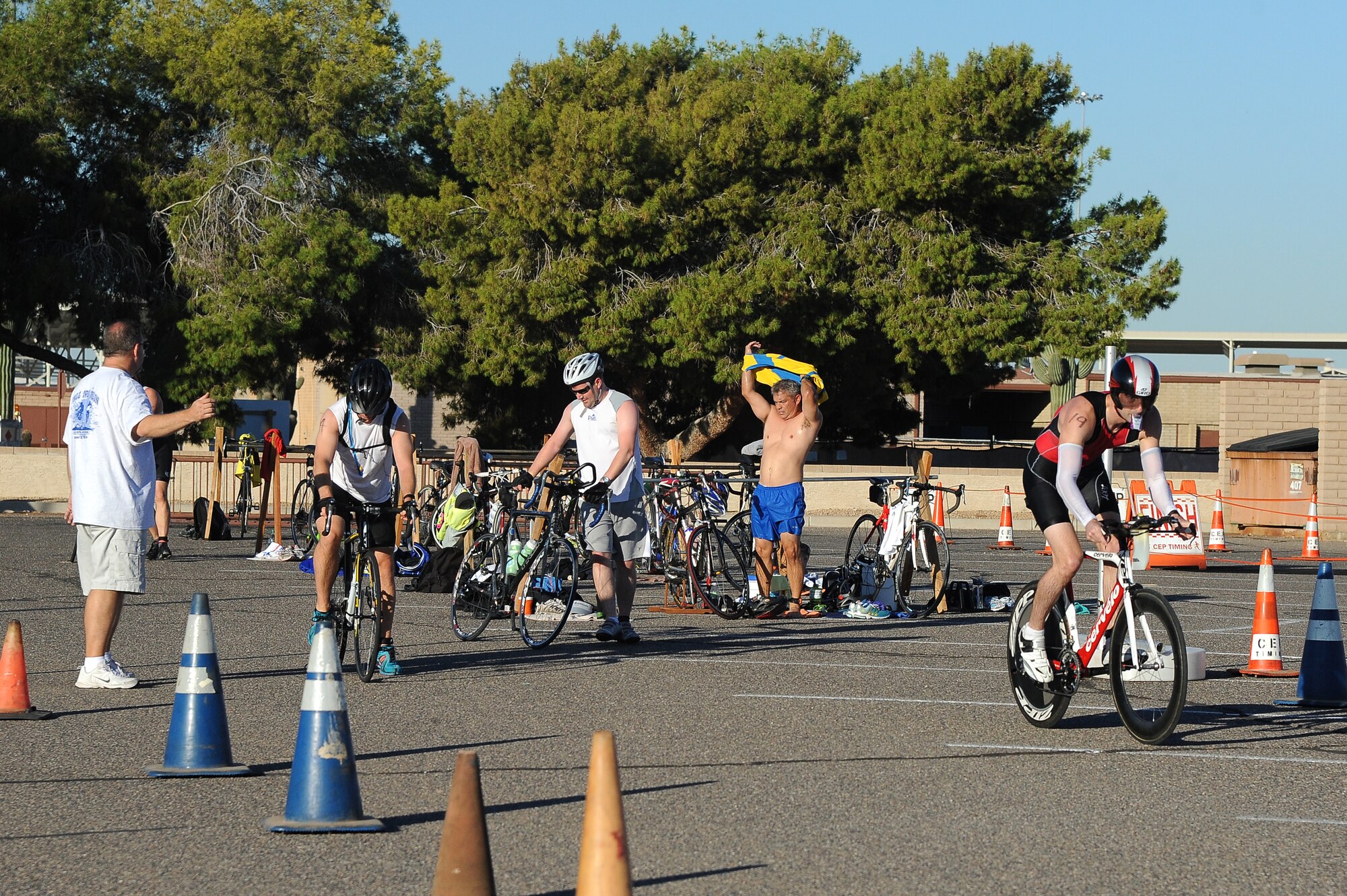 After the 400-meter swim, participants were given the option to change into dry clothes while timers were paused before starting the second event, the 13.1-mile bike ride. (U.S. Air Force photo/Airman 1st Class Pedro Mota)