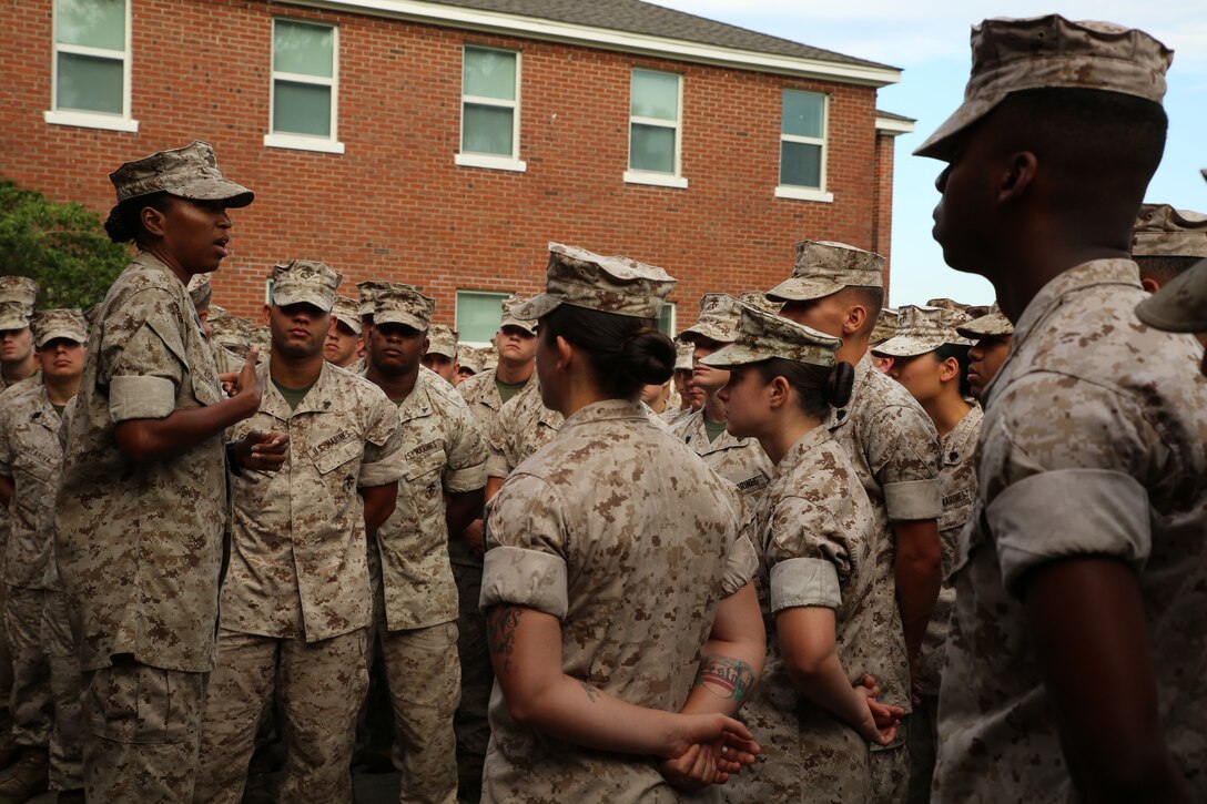 Moment of silence: Ground Combat Element Integrated Task Force Marines ...