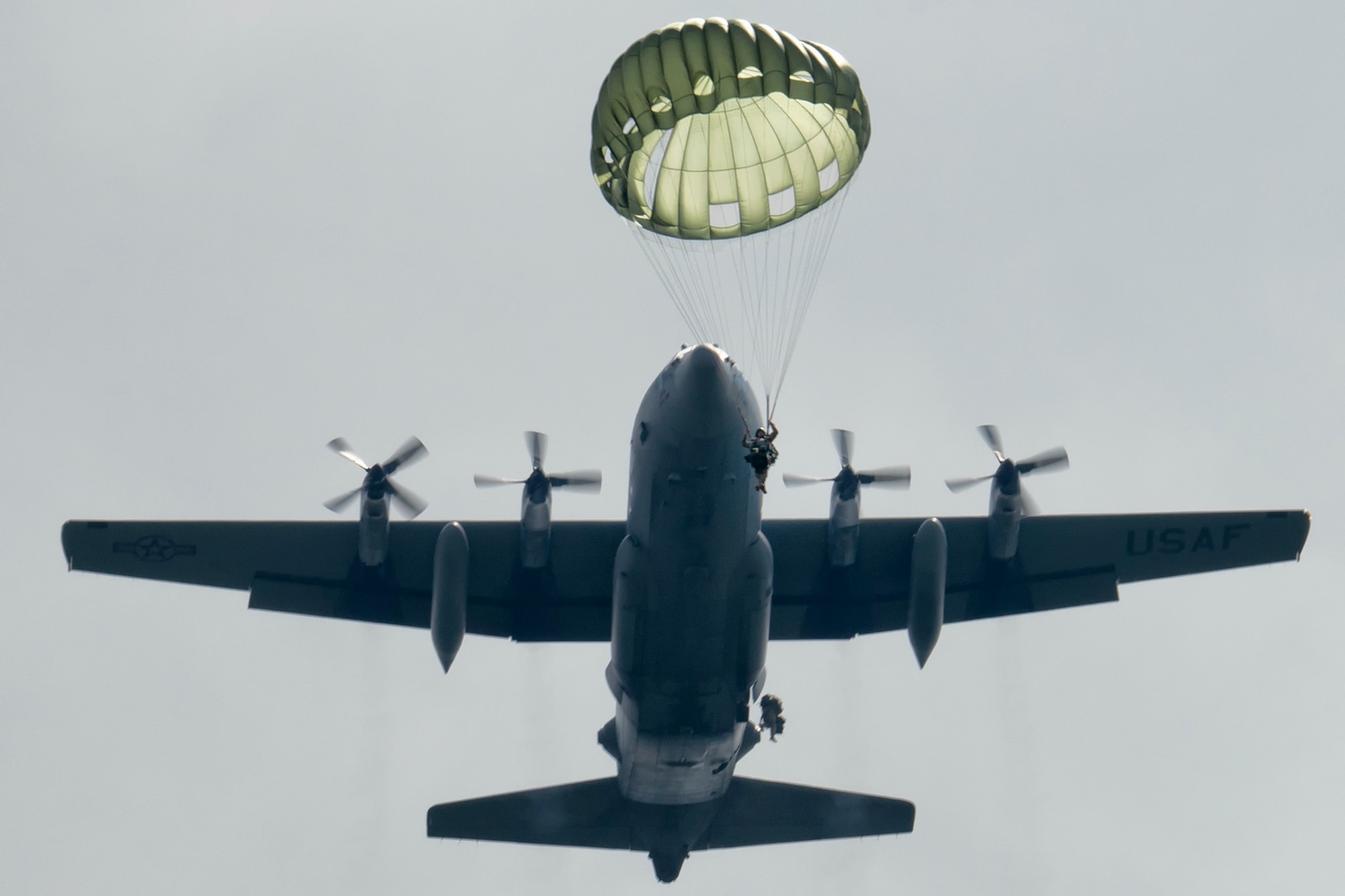 Soldiers execute jumps out of a C-130 Hercules Sept. 3, 2014, at Combined Arms Training Center Camp Fuji, Japan,. The Soldiers assigned to the 1st Battalion, 1st Special Forces Group (Airborne) and the C-130 is assigned to the 36th Airlift Squadron. (U.S. Air Force photo/Osakabe Yasuo)