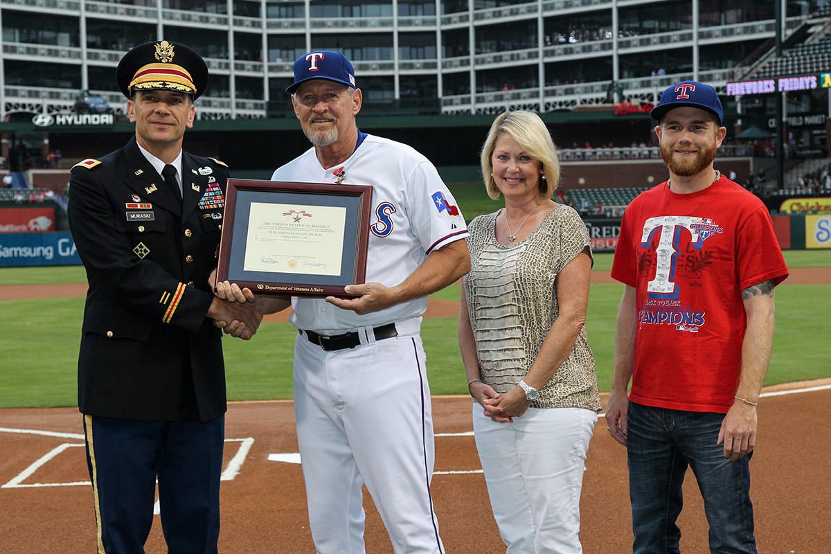A Patriot Day Bronze Star for Texas Rangers coach > Southwestern