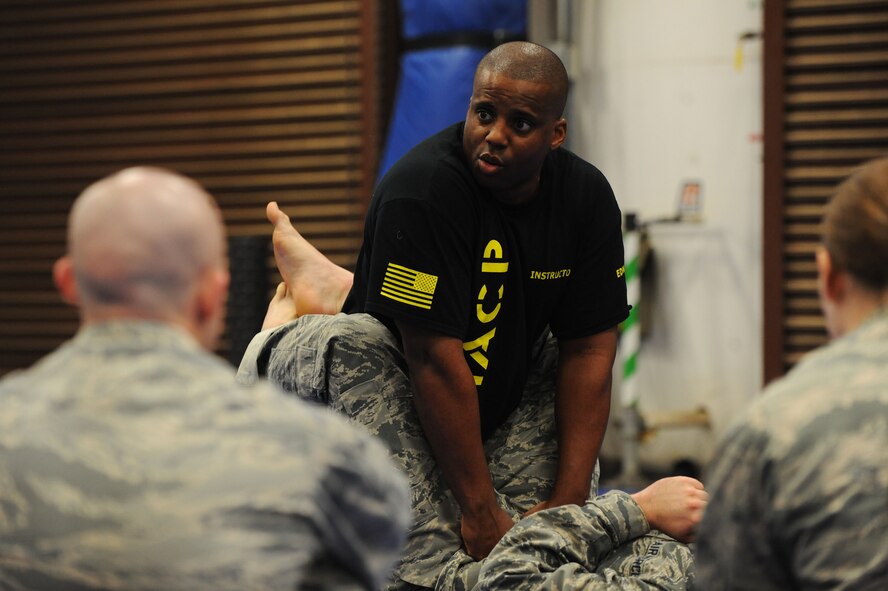 U.S. Army Sgt. 1st Class Don Edwards, U.S. Army Central G4 Operations NCO in charge, teaches Airmen and soldiers various hand-to-hand combat techniques at Shaw Air Force Base, S.C., Sept. 9, 2014. During the 5-day combative course students learned and were tested on close-quarter combative techniques. (U.S. Air Force photo by Airman 1st Class Michael Cossaboom/Released)