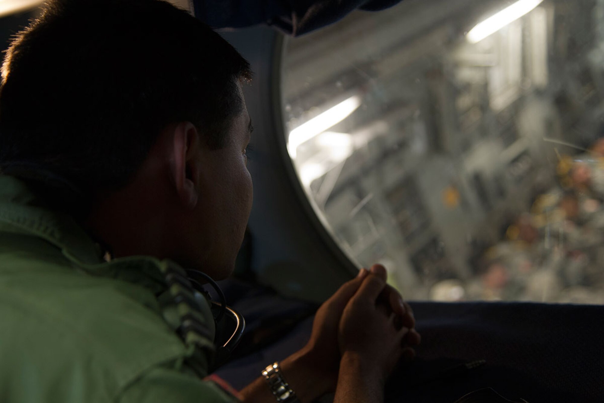 Indian Air Force Squadron Leader hans Raj Bhatt, watches from the C-17 Globemaster III bird’s eye view of Soldiers boarding the plane for an air drop mission. (Air Force photo/Staff Sgt. Sheila deVera)