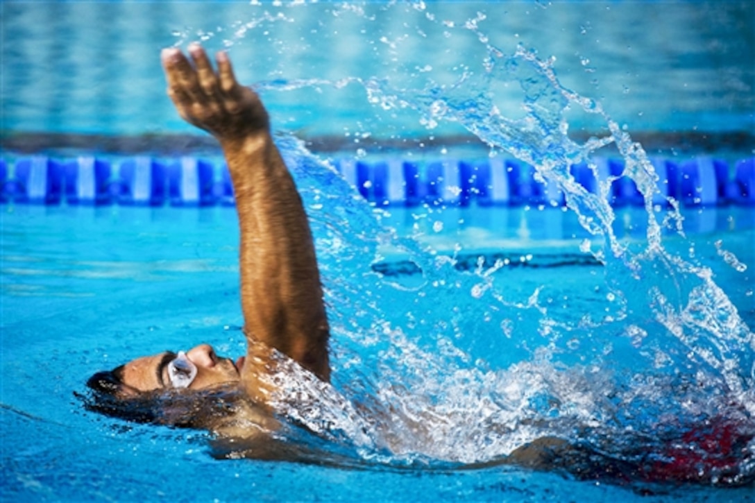 Retired Army Staff Sgt. Michael Kacer swims across the London Aquatics Centre competition pool as he trains for the Invictus Games in London, Sept. 8, 2014. Kacer's left arm was amputated above the elbow. More than 400 competitors from 13 nations will take part in the international sporting event for wounded, injured, and ill service members and veterans. 