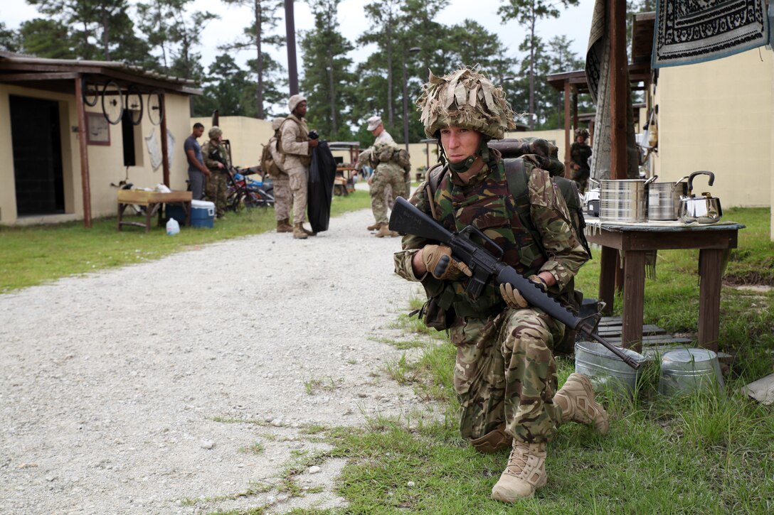 Marines, British soldiers practice tactical site exploitation during