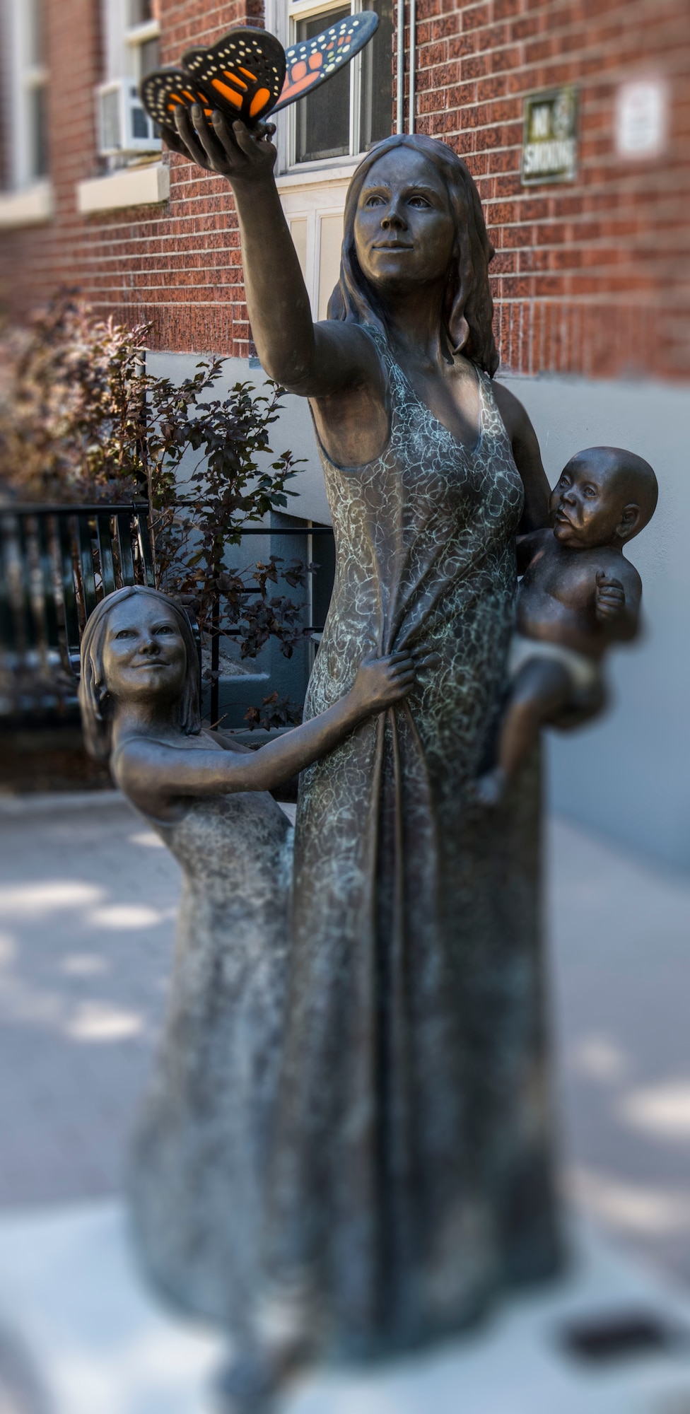 A statue outside the Women’s and Children’s Alliance, in Boise, Idaho stands to remember the victims of child abuse, domestic violence and sexual assault. During 2013, 73 women and 80 children were housed for a combined total of 8,941 nights. (U.S. Air Force illustration by Airman 1st Class Malissa Lott/RELEASED)