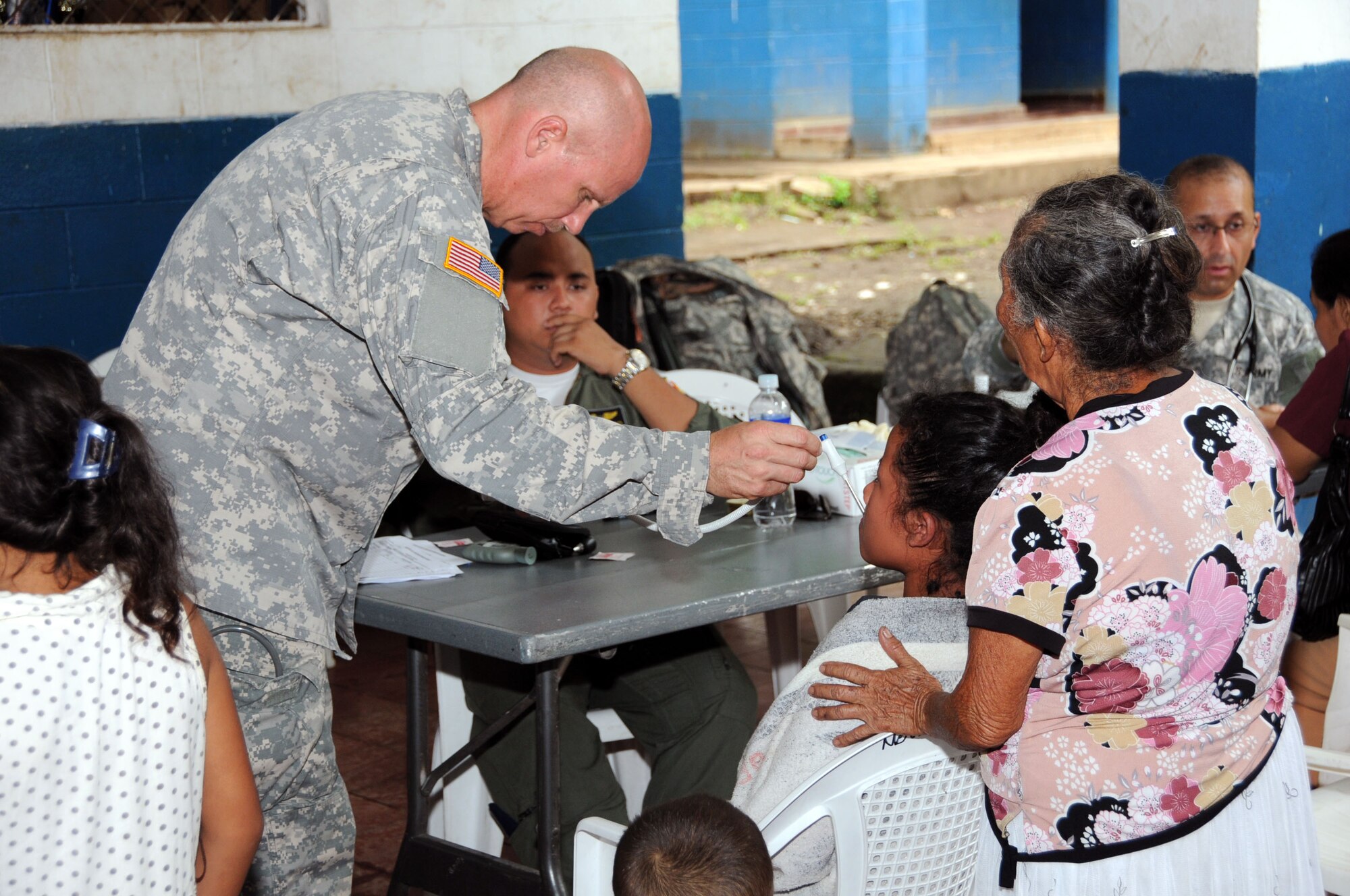 U.S. Army 1st Lt. William Trammel, a MEDEL registered nurse, takes the temperature of a child from La Poza, El Salvador.  JTF-Bravo's Medical Element, in conjunction with the 1-228th Aviation Regiment, U.S. Embassy in San Salvador, the El Salvador Ministry of Health and El Salvador military, conducted a medical readiness training exercise (MEDRETE) in La Poza, Department of Usulután, El Salvador, September 8-11 where over 1,250 people received medical care.  (Photo by U.S. Air National Guard Capt. Steven Stubbs)