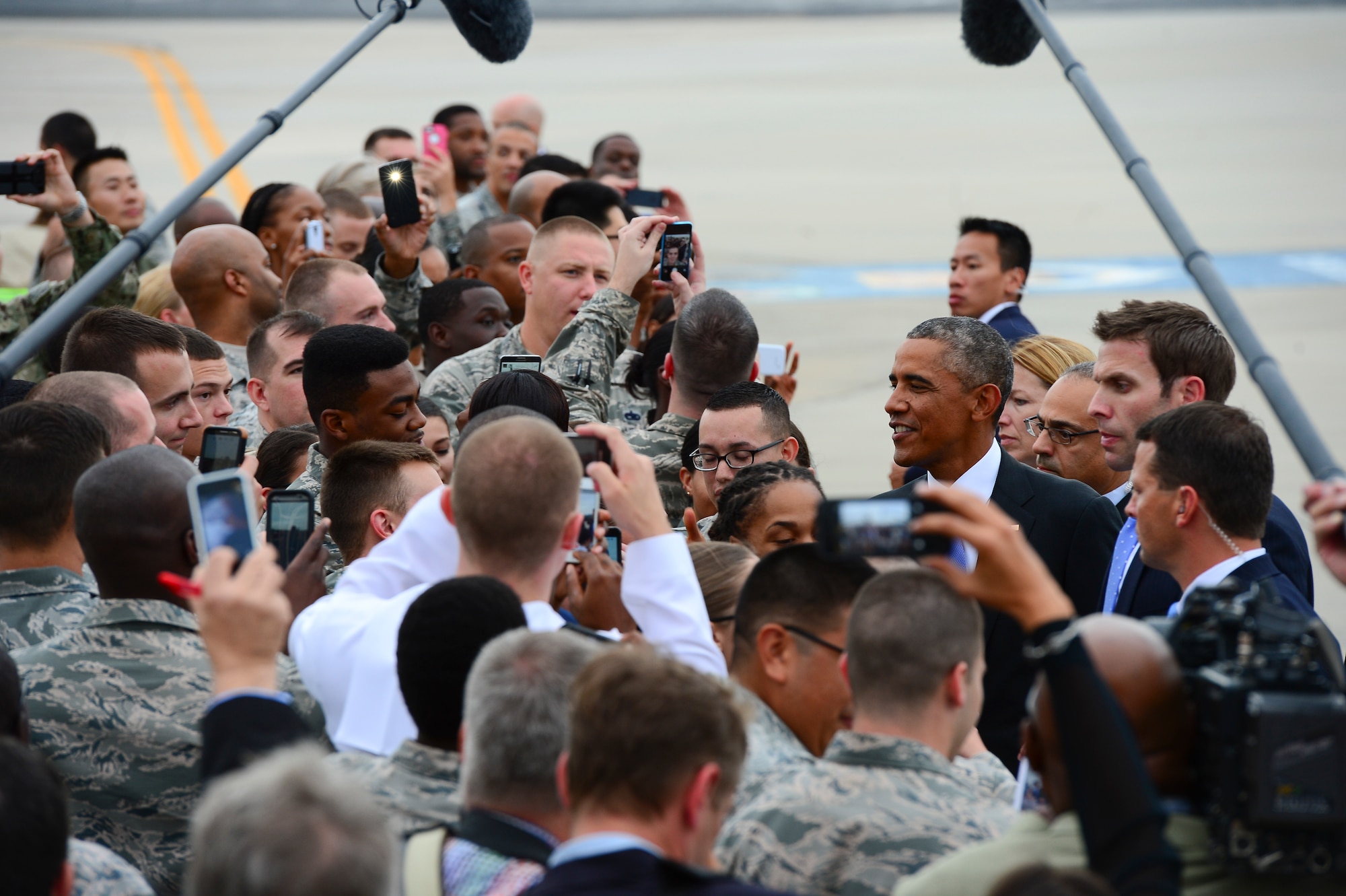 President Barack Obama greets service members upon his arrival to MacDill Air Force Base, Fla., Sept. 16, 2014. The President will receive briefings from top commanders at U.S. Central Command, and thank the men and women who will partner with others in the region to carry out his strategy to degrade and defeat Islamic State of Iraq and the Levant. (U.S. Air Force photo by Senior Airman Shandresha Mitchell/ Released)