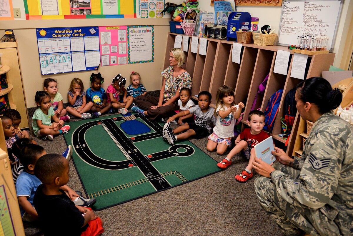 Hispanic Heritage Committee Shares Culture With Youth > Moody Air.