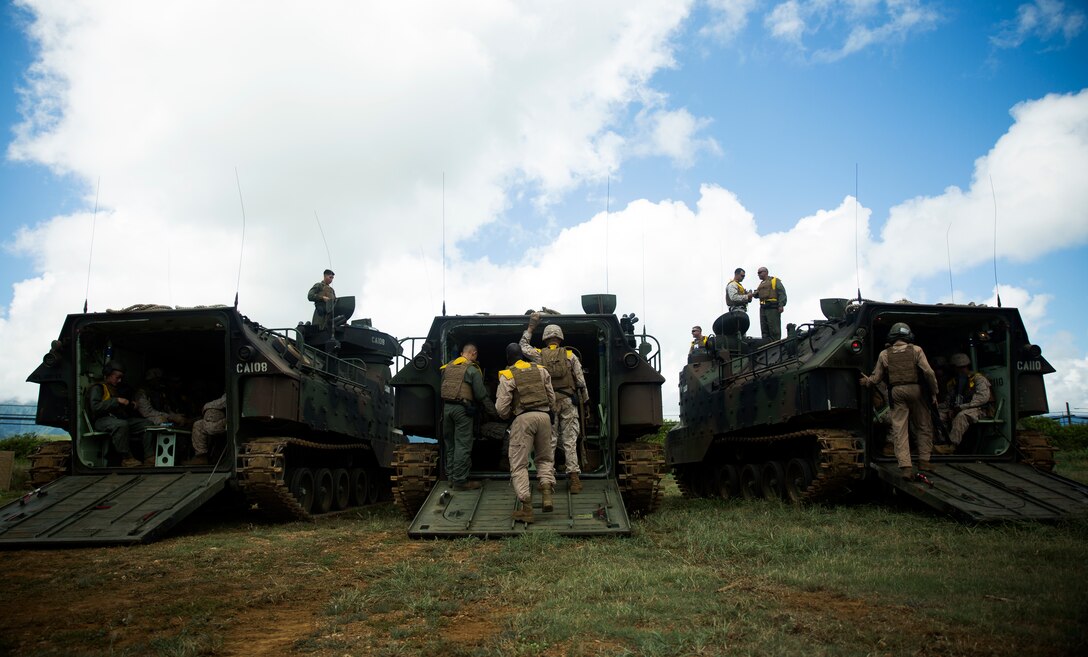 Marines assigned to Combat Assault Company, ready Marines with Golf Company, 2nd Battalion, 3rd Marine Regiment into amphibious assault vehicles to conduct a simulated raid at landing zone Boondocker, Marine Corps Base Hawaii, Sept. 16, 2014. The Marines were training in military operations in urban terrain as part of Exercise Island Viper, a staple in Hawaii Marines’ pre-deployment training cycle. (U.S. Marine Corps photo by Cpl. Matthew Callahan/Released)