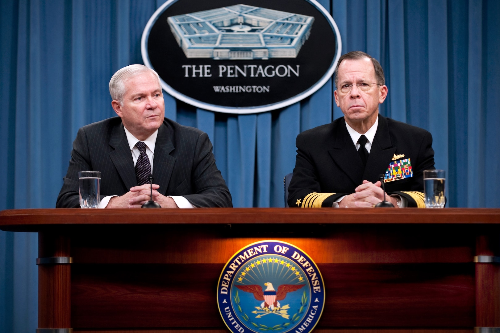 Defense Secretary Robert M. Gates and Navy Adm. Mike Mullen, chairman of the Joint Chiefs of Staff, brief the press on the Quadrennial Defense Review and the 2011 budget request at the Pentagon, Feb. 1, 2010.