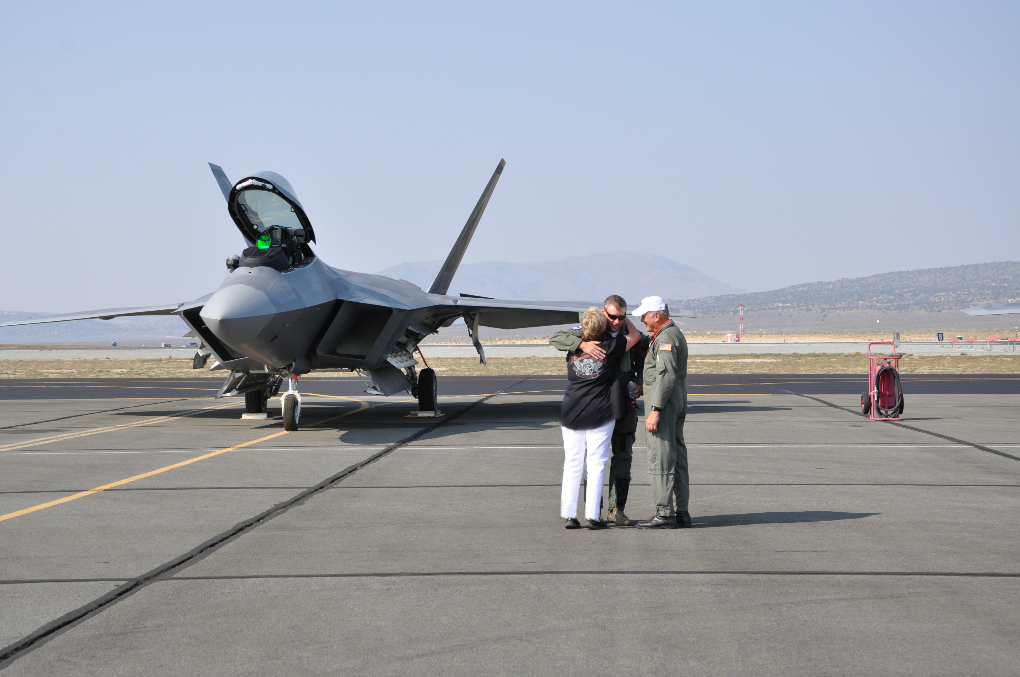 Alaska F22 pilot delivers jet to Reno Air Races, makes race debut in T