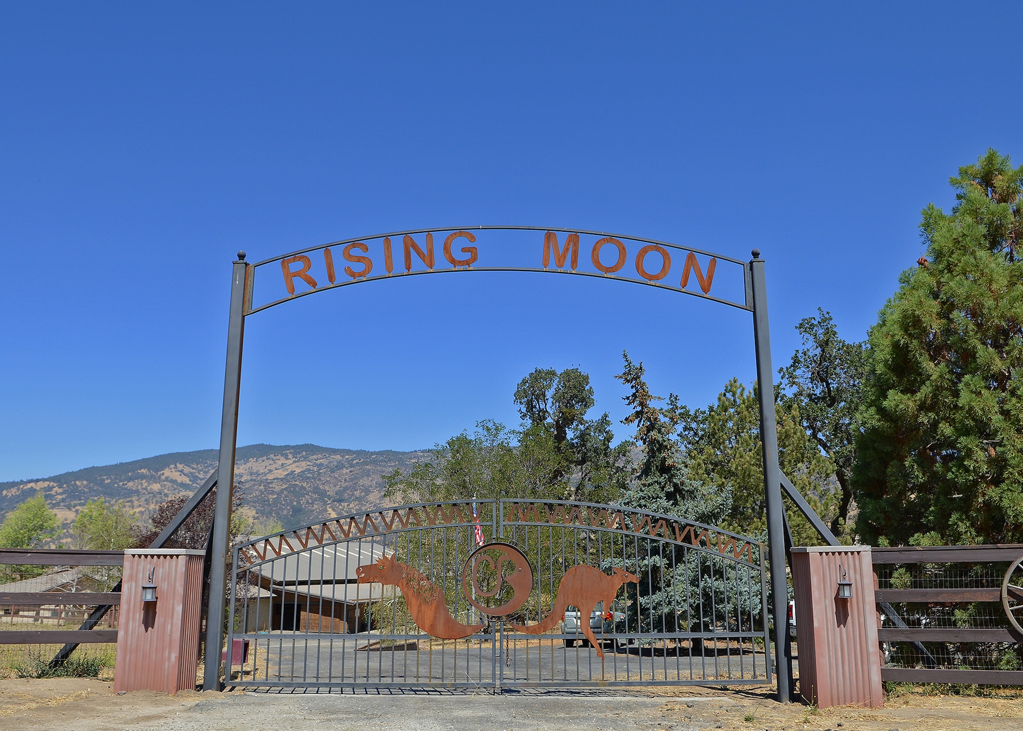 Representatives from the Edwards Air Force Base Integrated Delivery System visited Healing Horses and Armed Forces (HHAAF), a 501c3 non-profit organization, at Rising Moon Ranch, in Tehachapi, Calif., Sept. 11. The visit to the ranch was intended to improve the collaboration between the two helping agencies and to better understand the services offered to veterans, servicemembers and their families by HHAAF. (U.S. Air Force photo by Jet Fabara)