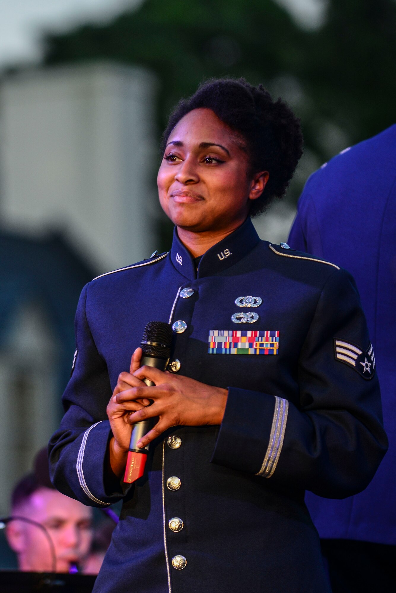 U.S. Air Force Senior Airman Emerald Payne, U.S. Air Force Heritage of America Band vocalist, pauses as the band performs during the Constitution Day “Support and Defend” concert in Williamsburg, Va., Sept 17, 2014. According to its website, the band has represented the Air Force with musical and military distinction bringing music to the mid-Atlantic in live concerts for over half a century. (U.S. Air Force photo by Airman 1st Class Kimberly Nagle/Released)