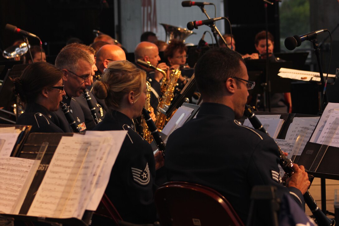 Instrumentalists with the Air National Guard Band of the Midwest perform for audiences during annual training at the Bayfront Festival Park, Duluth, Minn., July 4, 2014. They performed jazz, rock and concert music for audiences in Illinois and Wisconsin as part of their community relations tour before a grand finale in Minnesota July 4. The annual concert series was the result of a year’s worth of training and practice, one that the band used to celebrate patriotism with communities across the Midwest. (Courtesy photo/Released)