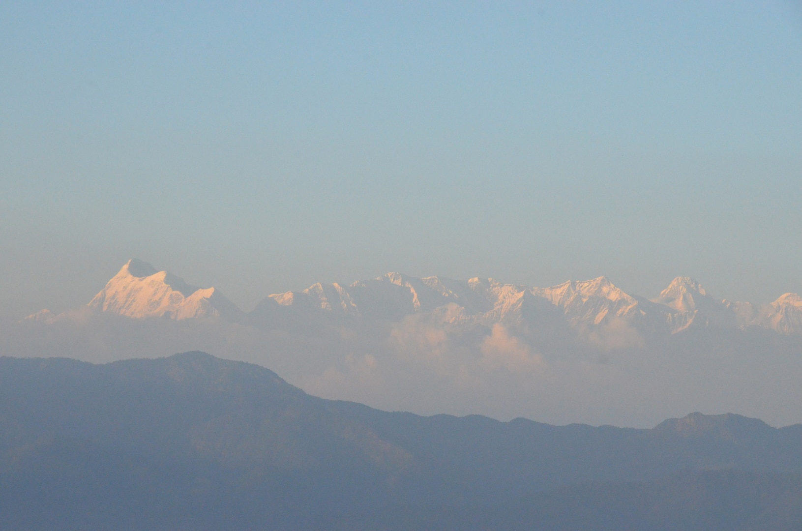 Yudh Abhyas 2014 took place above 6,000 feet at Ranikhet Cantonment in the Indian state of Uttarakhand. The Himalayas provided a backdrop for the training.