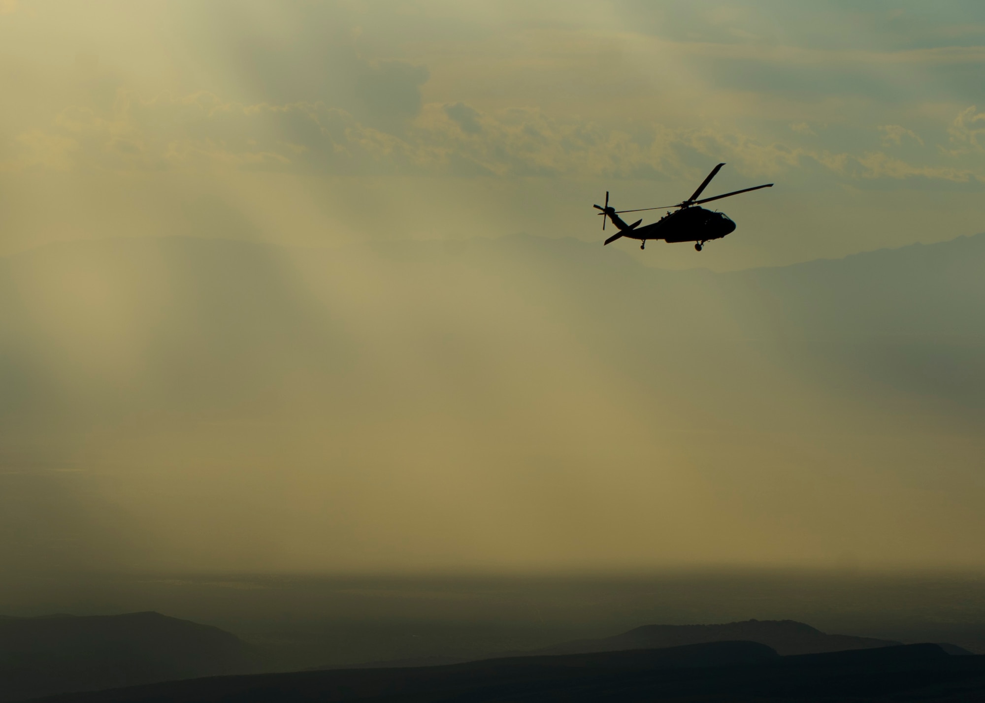 A U.S. Army UH-60M Black Hawk Helicopter flies overhead during a training exercise at Holloman Air Force Base, N.M, 25 Sept. Soldiers from the 101st Airborne Division use the Holloman and White Sands Missile Range training ranges to conduct a Hostile Environment Medical Training Course, designed specifically for Close Protection Operations during deployments to high threat regions throughout the world. (U.S. Air Force photo by Airman 1st Class Chase Cannon/ Released)

