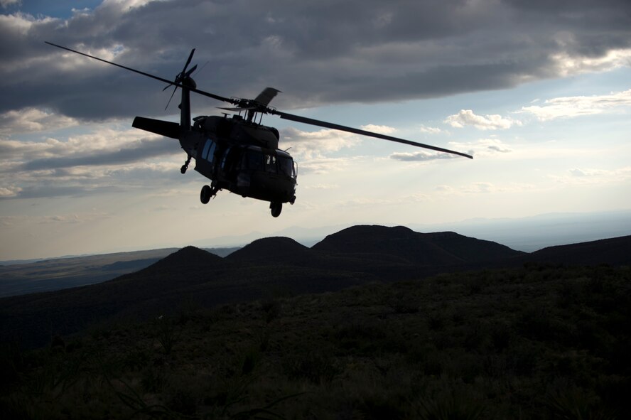 A U.S. Army UH-60M Black Hawk Helicopter flies overhead during a training exercise at Holloman Air Force Base, N.M, 25 Sept. Soldiers from the 101st Airborne Division use the Holloman and White Sands Missile Range training ranges to conduct a Hostile Environment Medical Training Course, designed specifically for Close Protection Operations during deployments to high threat regions throughout the world. (U.S. Air Force photo by Airman 1st Class Chase Cannon/ Released)

