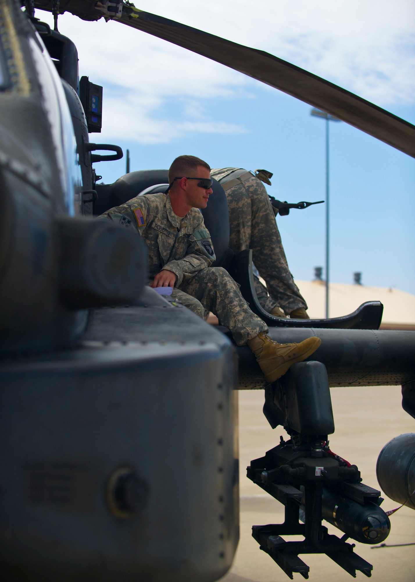 U.S. Army Staff Sgt. Donald Roberts, armament section sergeant, Company D, 1st Battalion, 101st Combat Aviation Brigade, 101st Airborne Division (Air Assault), waits to start maintenance on an U.S. Army AH-64D Apache Helicopter at Holloman Air Force Base, N.M., Sept. 23. Soldiers from the 101st Airborne Division use the Holloman and White Sands Missile Range training ranges to conduct a Hostile Environment Medical Training Course, designed specifically for Close Protection Operations during deployments to high threat regions throughout the world. (U.S. Air Force photo by Senior Airman Leah Ferrante/Released)


