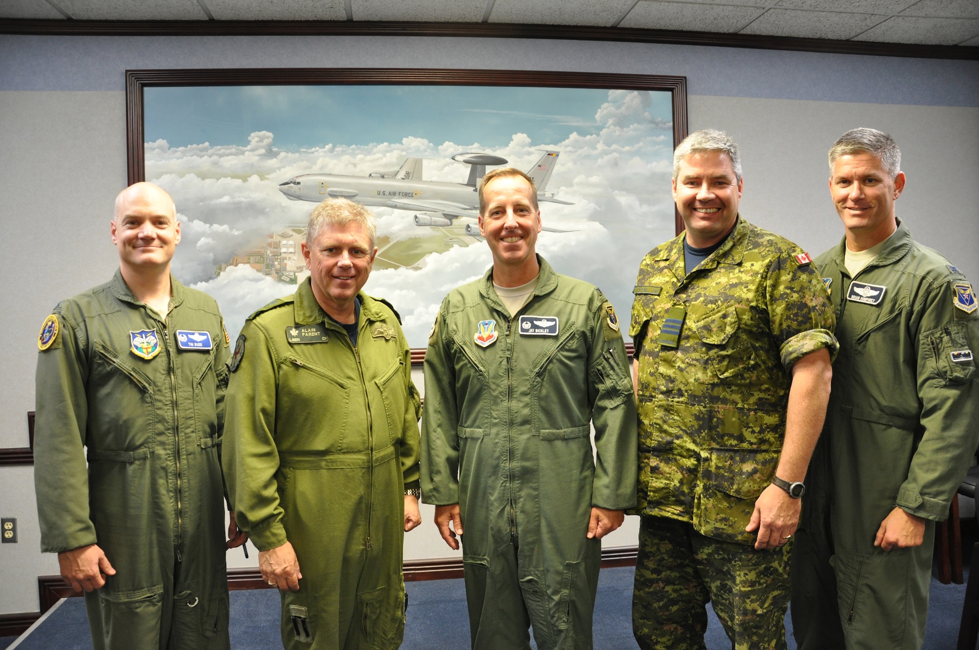 North American Aerospace Defense Deputy Commander Lt. Gen. Alain Parent, second from left, and his executive officer and special advisor, Col. John “Tim” Budd, left, take time out of their busy schedule Tuesday to pose for a photograph with 552nd Air Control Wing Commander Col. Jay R. Bickley, 552nd ACW Canadian Detachment Commander Lt. Col. Peter Dozois and Col. Brian Humphrey, vice commander for the 552nd ACW. During General Parent’s whirlwind visit to the Tinker Air Force Base, which lasted only about four hours, the deputy NORAD commander participated in an office call with Colonel Bickley, received a mission briefing in the Command Post and conducted an “All-Hands Call” with members of the Canadian Detachment in Bldg. 230. (Air Force photo by Darren D. Heusel)