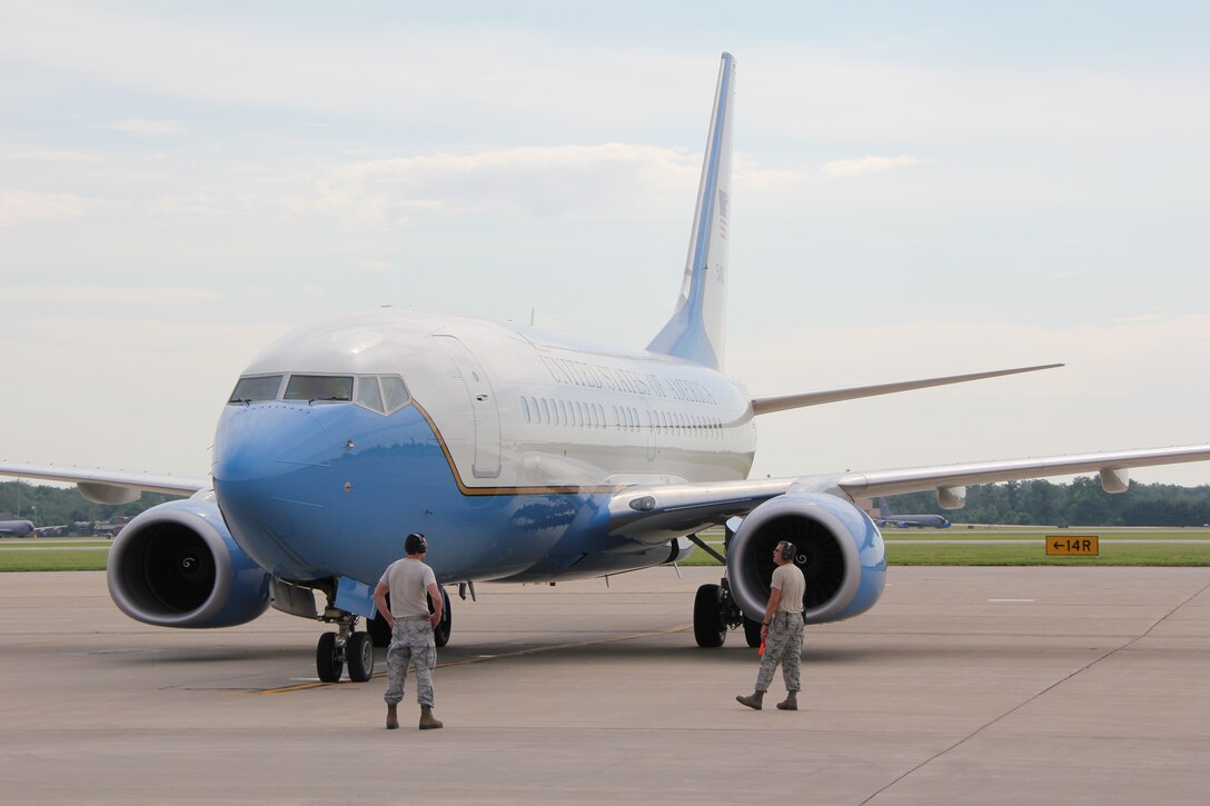 932nd Maintenance Group Airmen do last minute checks around a plane before sending it on down the line to take off.  The 932nd Airlift Wing maintains and flies the C-40C aircraft for the Air Force Reserve Command at Scott Air Force Base near Belleville, Ill.  (U.S. Air Force photo/Maj. Stan Paregien)