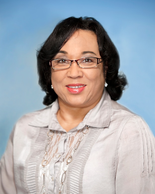 NASHVILLE, Tenn. (Sept. 29, 2014) – Daphne Jackson, contract liaison, is the U.S. Army Corps of Engineers Nashville District Employee of the Month for August 2014.  She works in the Operations Division Management Support Branch and is being recognized for her significant contributions. 