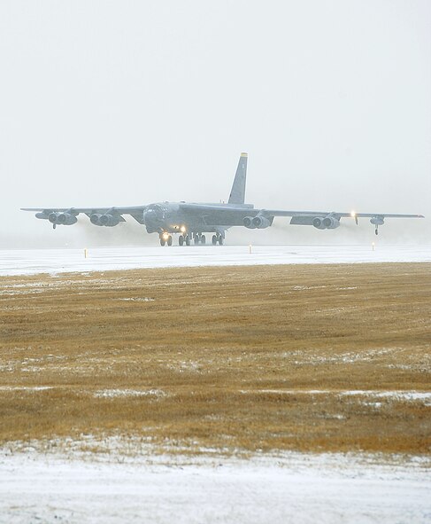 A B-52H Stratofortress takes off during the Prairie Vigilance exercise on Minot Air Force Base, N.D., March 27, 2015. The purpose of the exercise was to demonstrate conventional capabilities in a realistic training environment to simulate combat. (U.S. Air Force photo/Senior Airman Kristoffer Kaubisch)