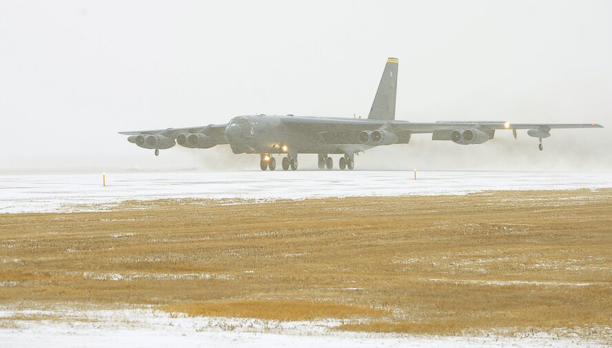 A B-52H Stratofortress takes off during the Prairie Vigilance exercise on Minot Air Force Base, N.D., March 27, 2015. The purpose of the exercise was to demonstrate conventional capabilities in a realistic training environment to simulate combat. (U.S. Air Force photo/Senior Airman Kristoffer Kaubisch)