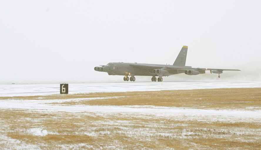 A B-52H Stratofortress takes off during the Prairie Vigilance exercise on Minot Air Force Base, N.D., March 27, 2015. The purpose of the exercise was to demonstrate conventional capabilities in a realistic training environment to simulate combat. (U.S. Air Force photo/Senior Airman Kristoffer Kaubisch)