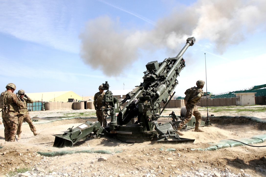 U.S. artillerymen conduct M777A2 howitzer training with precision ...