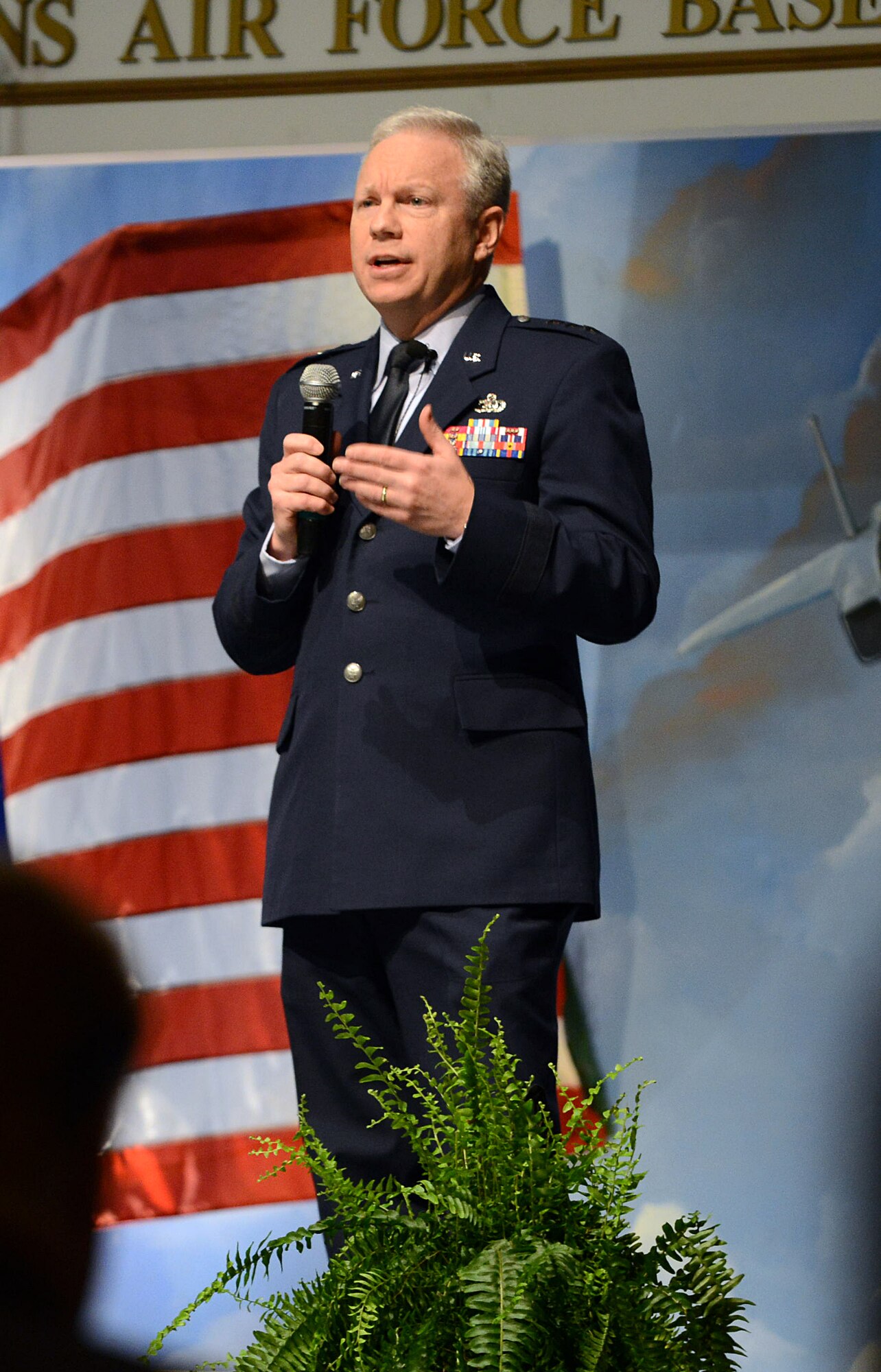 Lt. Gen. John Thompson, AFLCMC commander, addresses the audience March 26 during the 2015 Program Executive Officer Review and Outlook. (U.S. Air Force photo by Tommie Horton)