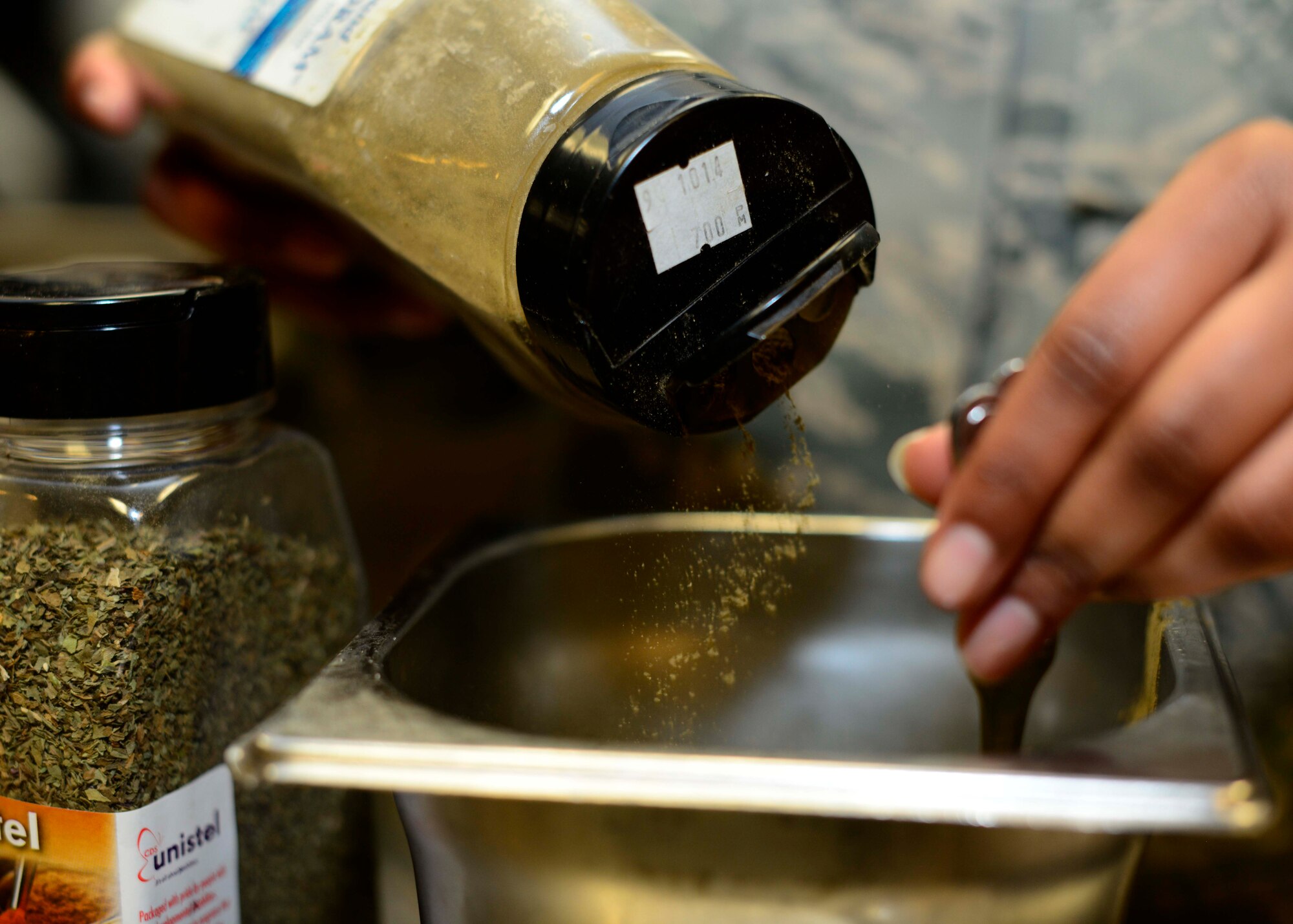 An Airman from the 31st Force Support Squadron prepares lunch April 1, 2015, at Aviano Air Base, Italy. La Dolce Vita offers numerous specialty meals to include Quarterly Birthdays, Deployed Spouses, Airman Appreciation and weekly ethnic meals. (U.S. Air Force photo by Senior Airman Areca T. Wilson/Released)