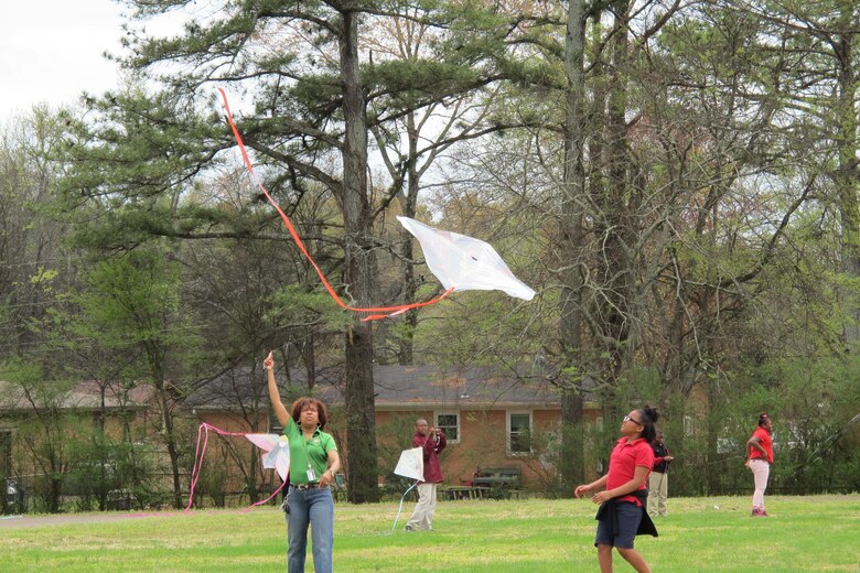 Huntsville Center Energy Team flies kites with students.