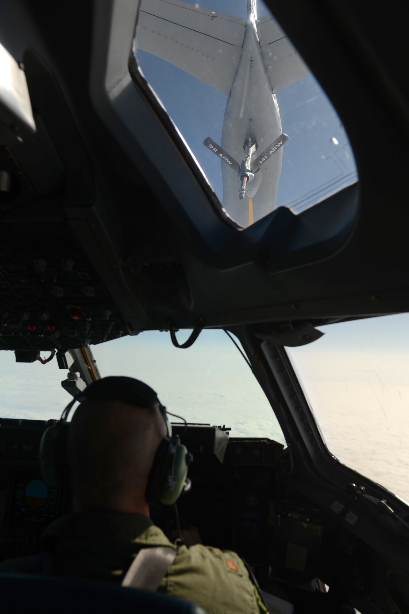 Maj. John McClelland, 4th Airlift Squadron C-17 pilot, conducts aerial refueling operations in a C-17 Globemaster III above Eastern Washington April 2, 2015. The C-17 crew also conducted training on Semi Prepared Runway Operations at Fort Hunter Liggett, Calif. (U.S. Air Force photo/ Staff Sgt. Tim Chacon)