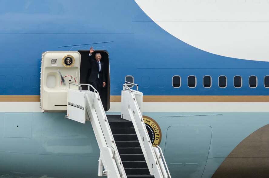 President Barack Obama waves from the door of Air Force One at the Kentucky Air National Guard Base in Louisville, Ky., April 2, 2105. Obama was in town to discus job training and economic development during a visit to Indatus, a Louisville technology company that focuses on cloud-based applications. (U.S. Air National Guard photo by Maj. Dale Greer)