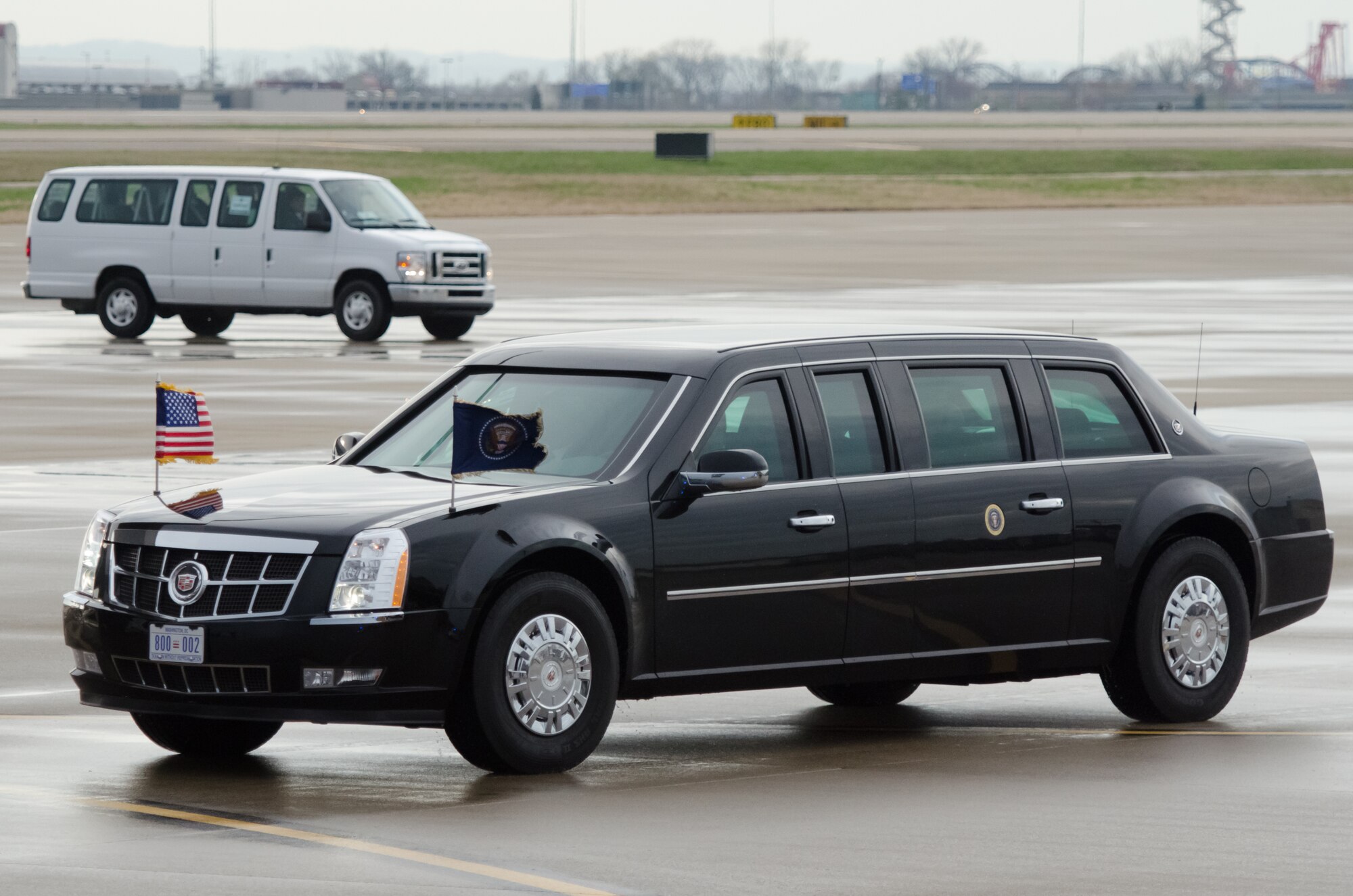 President Barack Obama's motorcade arrives on the flight line of the Kentucky Air National Guard Base in Louisville, Ky., prior to his departure aboard Air Force One April 2, 2105. Obama was in town to discus job training and economic development during a visit to Indatus, a Louisville technology company that focuses on cloud-based applications. (U.S. Air National Guard photo by Maj. Dale Greer)