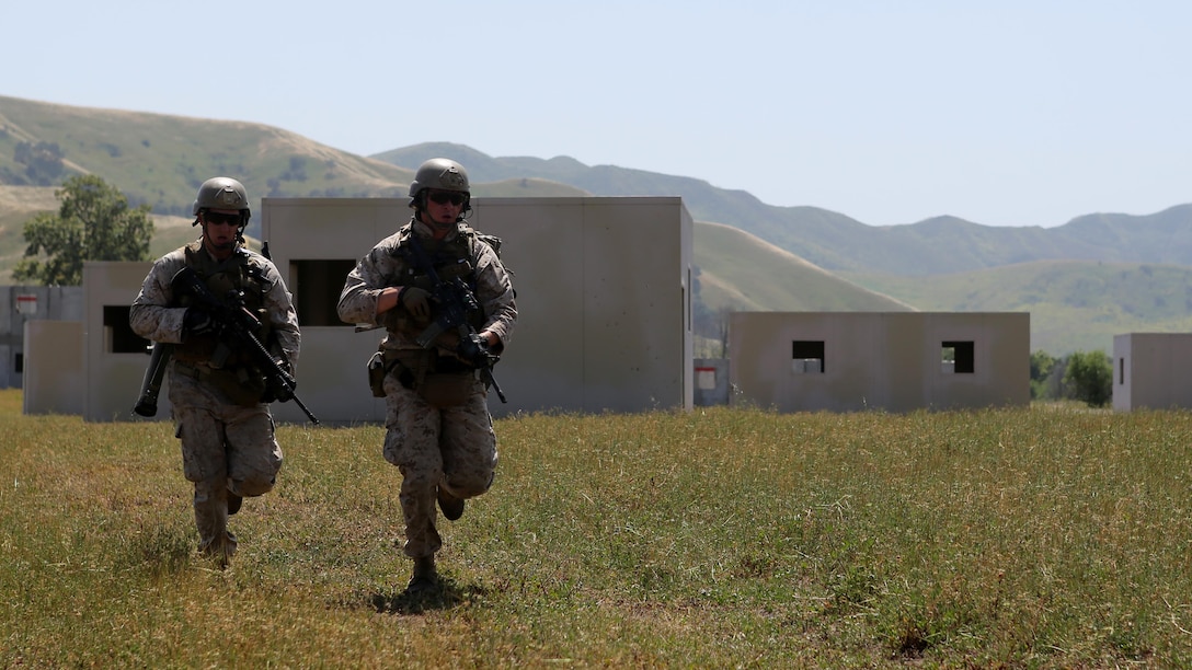 Marines with Charlie Company, 1st Reconnaissance Battalion, sprint across a field during a live-fire raid at Range 226 aboard Camp Pendleton, Calif., April 1, 2015. The company conducted the live-fire exercise as part of a predeployment workup in support of the 13th Marine Expeditionary Unit. 