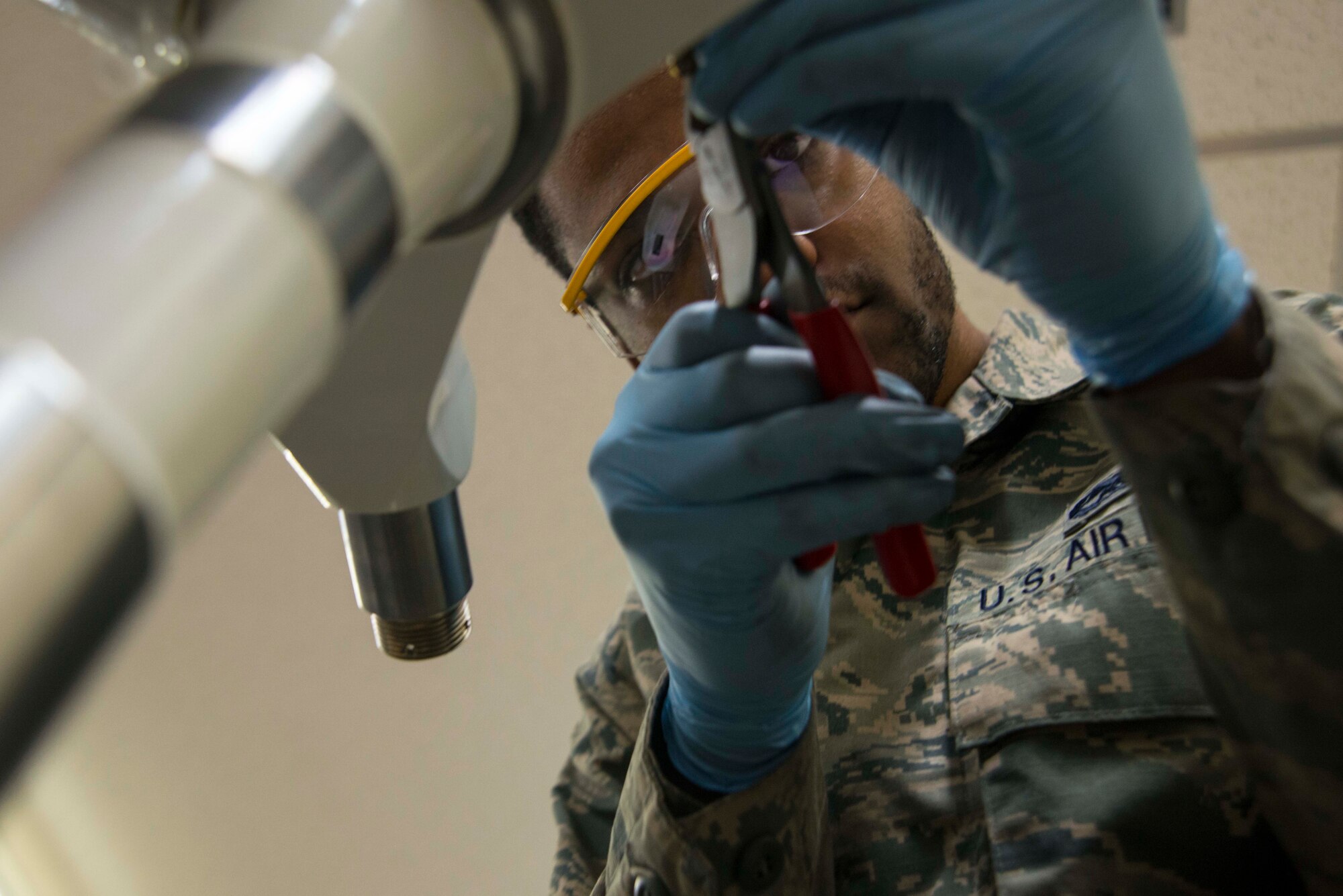 Senior Airman Rodney Shepherd, assigned to the 35th Maintenance Squadron, repairs a landing gear system for an F-16 Fighting Falcon at Misawa Air Base, Japan, March 31, 2015. Shepherd works in the hydraulics systems back shop, where they maintain F-16 systems including landing gear systems, brakes and flight controls. (U.S. Air Force photo/Staff Sgt. Derek VanHorn)