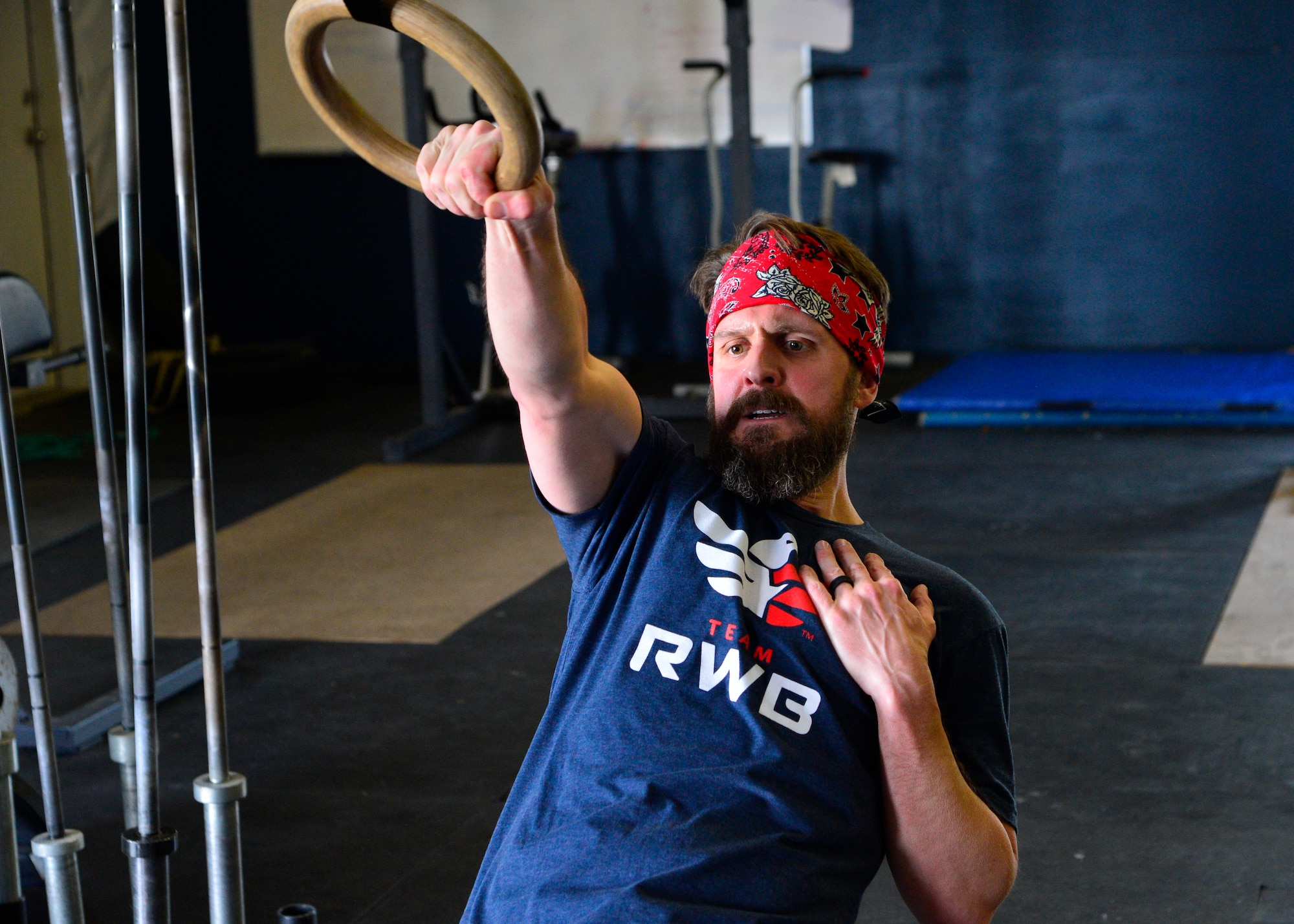 Jess Manning, Team Red, White and Blue member, performs a one arm ring-row April 2, 2015 at CrossFit Sweat Angel in Camden, Del. Manning is an Army veteran and has participated in 15 marathons, four IRONMAN triathlons and six ultra-marathons. (U.S. Air Force photo/Airman 1st Class William Johnson)