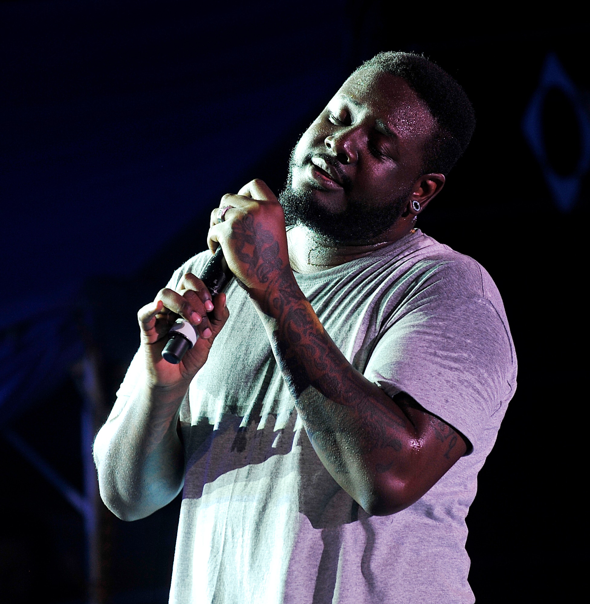 T-Pain, an American singer and rapper, performs during his concert on Kadena Air Base, Japan, April 6, 2015. T-Pain performed in Okinawa, Japan, as part of an 18th Force Support Squadron and Navy Morale Welfare and Recreation event for a military service members, their families and local residents. The 18th Force Support Squadron conducts a variety events throughout the year for all ages. (U.S. Air Force photo by Naoto Anazawa)