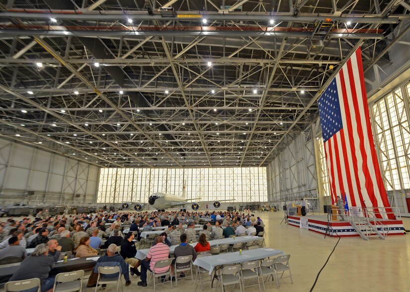 Maintenance Group recognizes its star performers > Edwards Air Force
