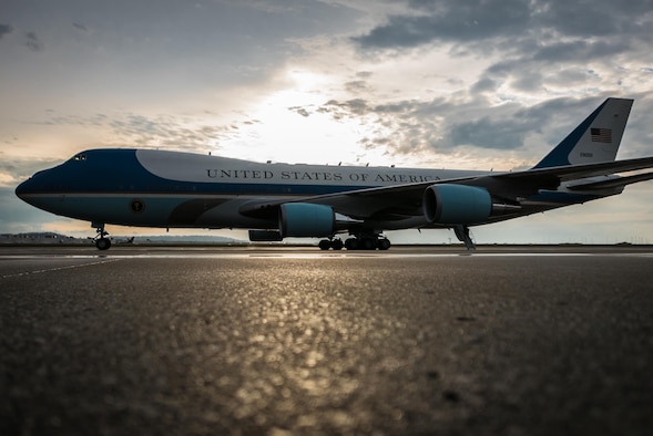 President Barack Obama transits aboard Air Force One through the Kentucky Air National Guard Base in Louisville, Ky., April 2, 2015. Obama was in town to discuss job training and economic growth during a visit to Indatus, a Louisville-based technology company that focuses on cloud-based applications. (U.S. Air National Guard photo/Maj. Dale Greer)   
