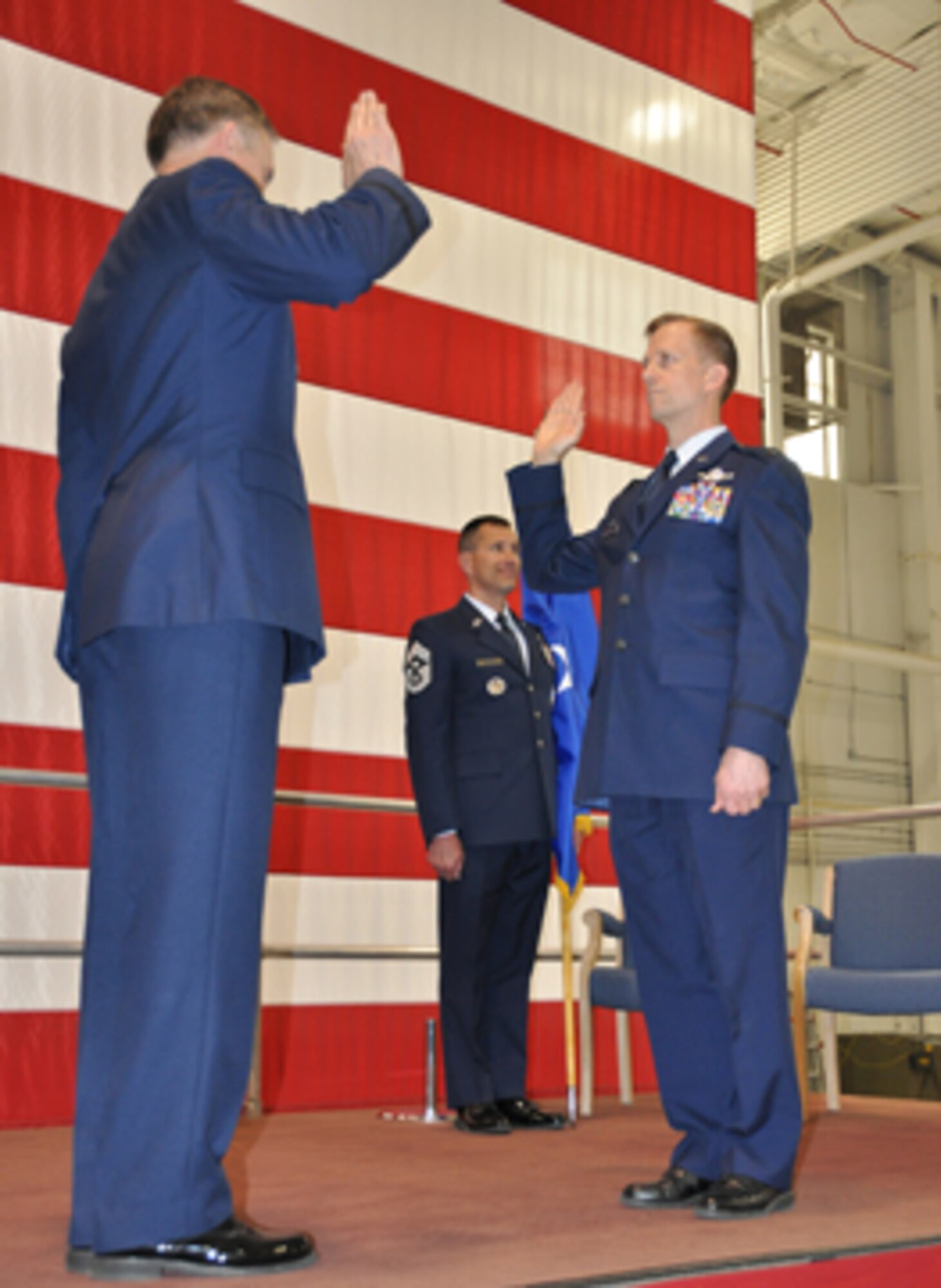 Maj. Gen Craig Gourley, Deputy Inspector General of the Air Force,
administers the general officer oath to Brig. Gen Hubert "Hubie" Hegtvedt,
442d Fighter Wing commander, at his promotion ceremony here April 11.
Hegtvedt's family and friends, approximately 1,300 Airman from the wing, and
community leaders were in attendance. (U.S. Air Force photo by Capt. Denise
Haeussler)
