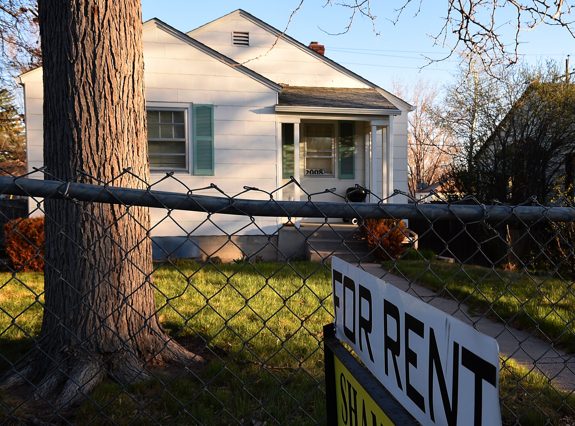 Military members should verify that their leasing contract contains the Servicemembers Civil Relief Act, also known as the "Military Clause," prior to signing. Additionally, verbal clarification of the contract between the landlord and tenant can alleviate potential problems down the road. (U.S. Air Force photo by R.J. Oriez)
