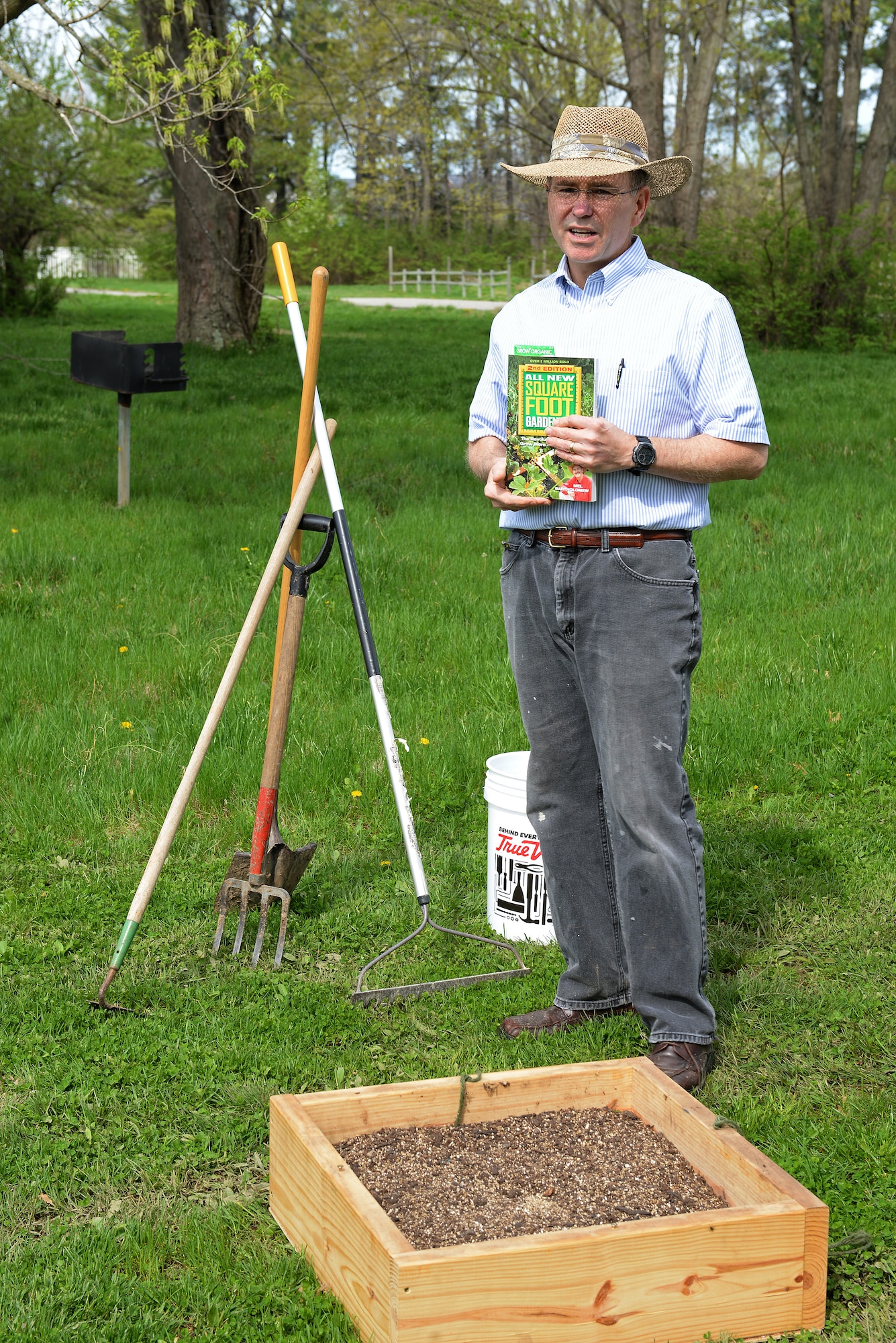 Jonathan Svoboda, President of the Lebanon Gardening Club, teaches a gardening clinic to base community members at Scott Air Force Base, Illinois, April 11, 2015. He showed interested gardeners about the how they can integrate caring for plants into their lives, even if it’s a windowsill garden or rows and rows of vegetables. (U.S. Air Force photo by Airman 1st Class Erica Crossen)