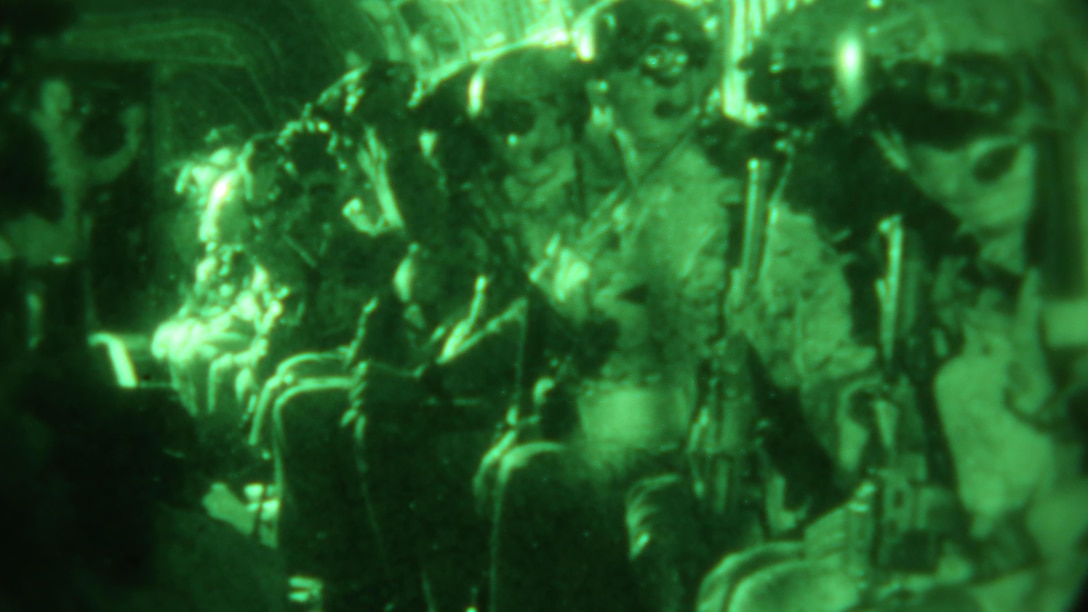 Marines with Company C, 1st Reconnaissance Battalion, observe the drop zone from inside a CH-47 Chinook helicopter during a three-day reconnaissance and surveillance patrol aboard Joint Base Lewis-McChord, Washington, April 9, 2015. Marines with the company operated in remote locations of the wilderness and provided surveillance of the surrounding area to paint the commander a picture of the battlefield. During the patrol, the reconnaissance men navigated through several kilometers of thick brush and provided surveillance on numerous named areas of interest. The patrol was one of many exercises the company will complete as part of a combat readiness evaluation in preparation for an upcoming deployment. (U.S. Marine Corps photo by Sgt. Joseph Scanlan / released)