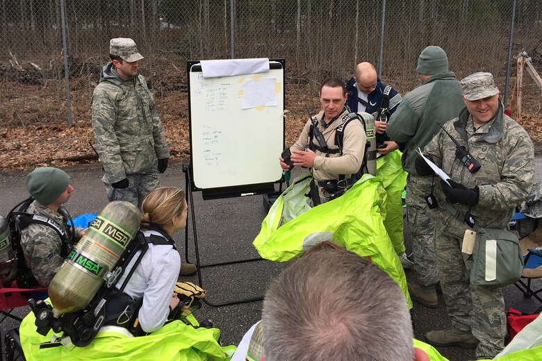 Emergency Managers Update Skills In Michigan Gathering Gt 127th Wing Gt Article Display